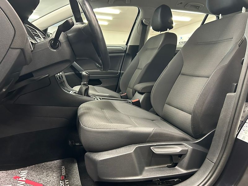 Volkswagen Golf (2019) 1.5 TGI Comfort MAN 2019 | Zár - fotka 14 z 62