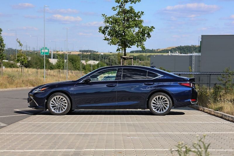 Lexus ES 300h 300H 2,5 HEV LUXURY - fotka 40 z 40