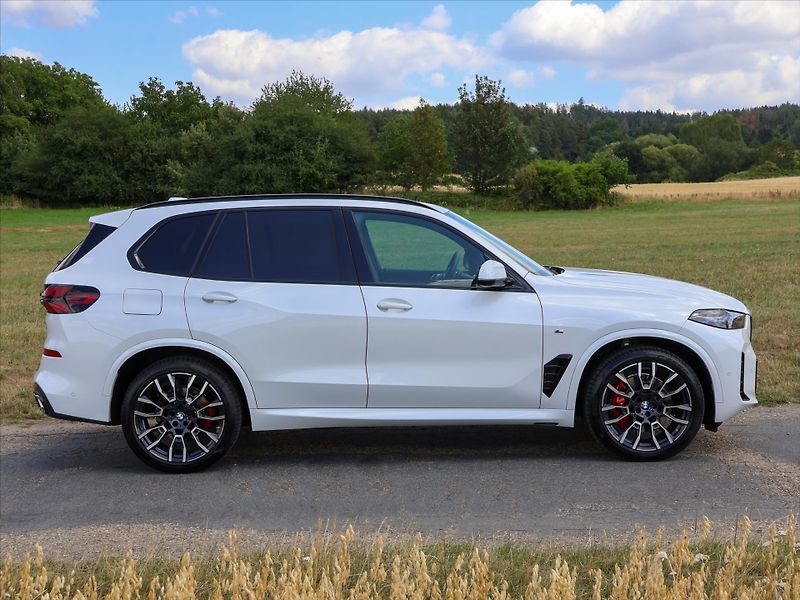 BMW X5 3,0 xDrive30d Mpacket - fotka 8 z 42