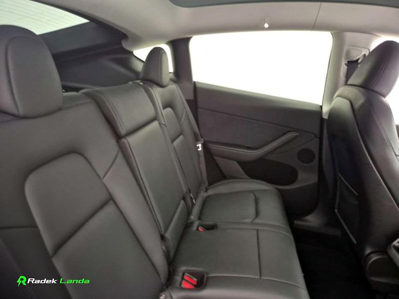 Tesla Model Y (2022) Performance Dual Motor AWD - fotka 13 z 14