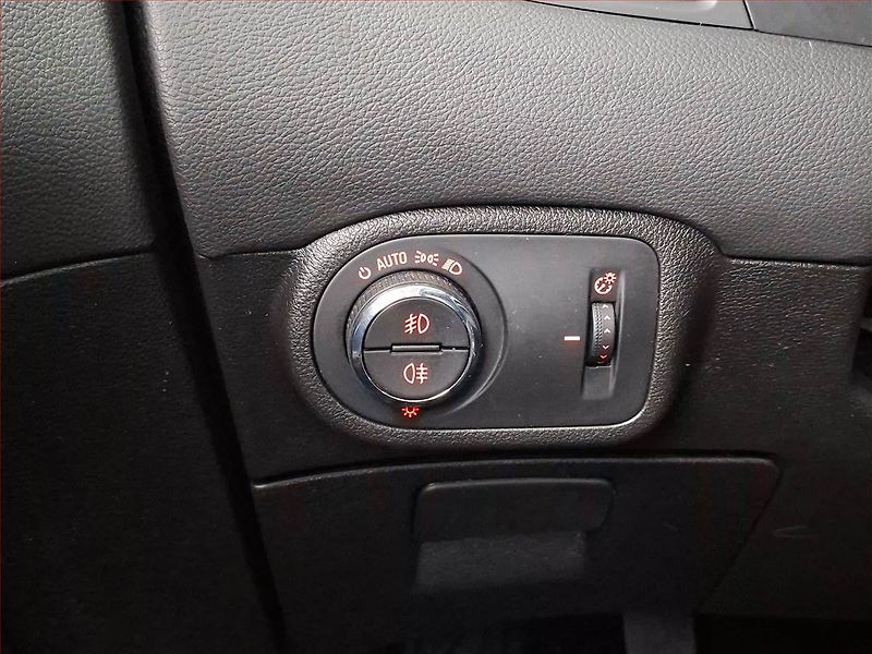 Opel Zafira (2016) 1.6 CDTI, 7 míst, Navi, Xenony - fotka 17 z 19