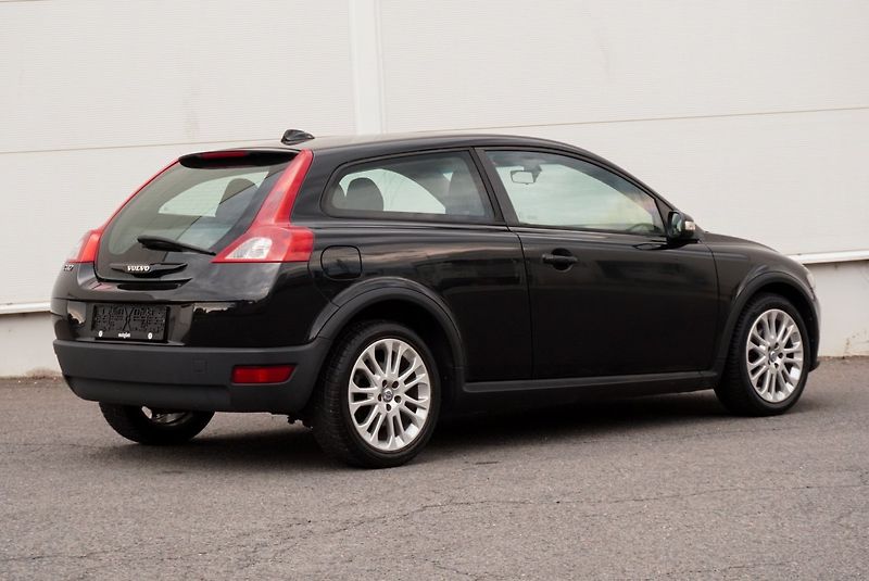 Volvo C30 1.6 16V Kinetic - fotka 9 z 36