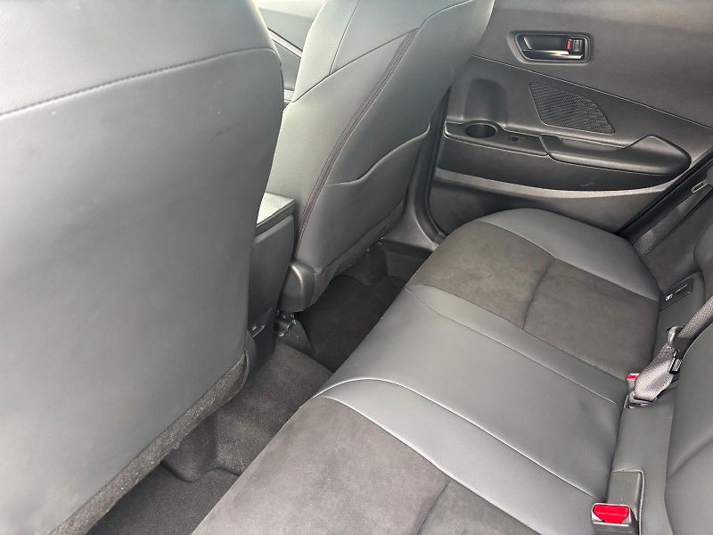 Toyota C-HR 2,0 HEV e-CVT GR Sport - fotka 25 z 30