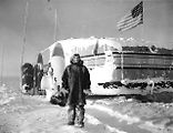 Měl dobývat Antarktidu, ale nakonec z toho nic nebylo. Kvůli problému s jízdou se z Antarctic Snow Cruiseru nakonec stala statická základna.