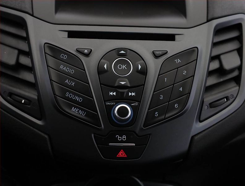 Ford Fiesta (2015) 1.25, Serv.kniha - fotka 12 z 16