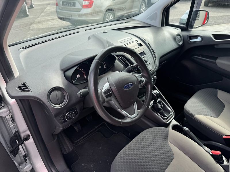 Ford Tourneo Courier (2019) 1.0 EcoBoost 73kW - fotka 11 z 29