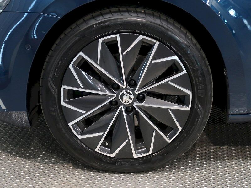 Škoda Superb (2022) LAURIN&KLEMENT 2.0TSI 140KW DS - fotka 12 z 49