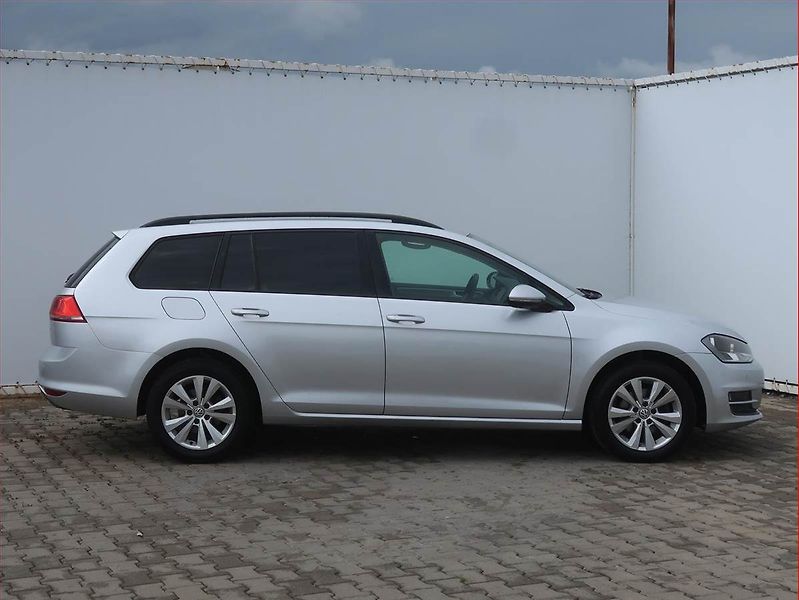 Volkswagen Golf (2016) 1.6 TDI, Automat, Tempomat - fotka 6 z 18
