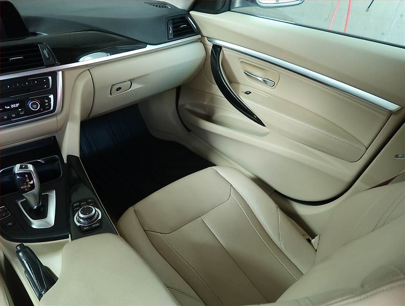 BMW Řada 3 (2016) Luxury Line 320d xDrive GT - fotka 8 z 18