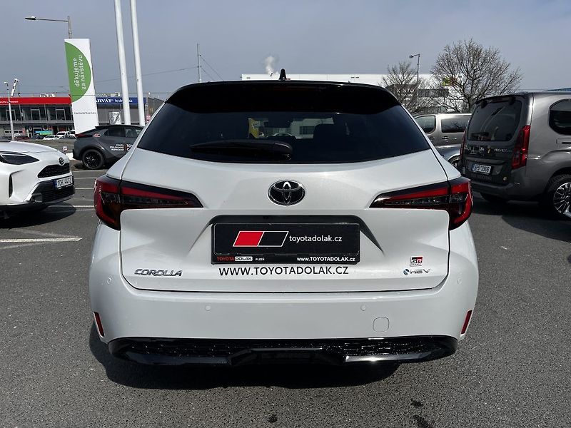 Toyota Corolla TS 2.0 Hybrid GR Sport - fotka 5 z 30