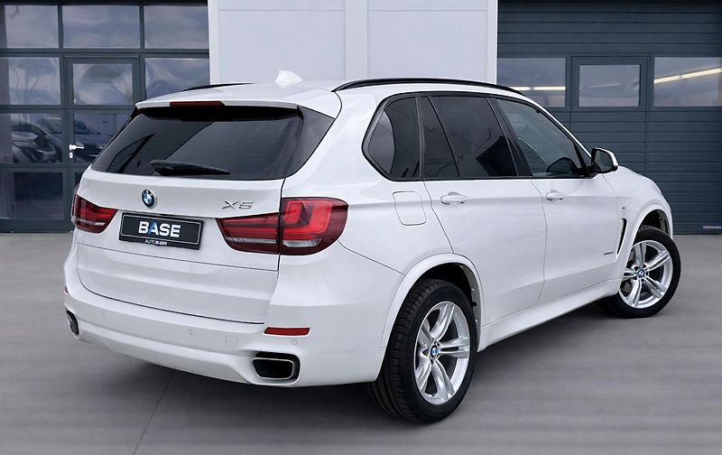 BMW X5 xDrive30d M-Sport - fotka 4 z 23