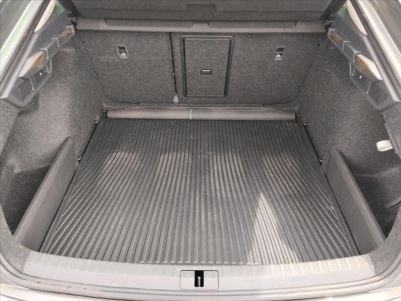 Škoda Octavia 1,5   M-HEV TOP SELECTION 110k - fotka 27 z 31