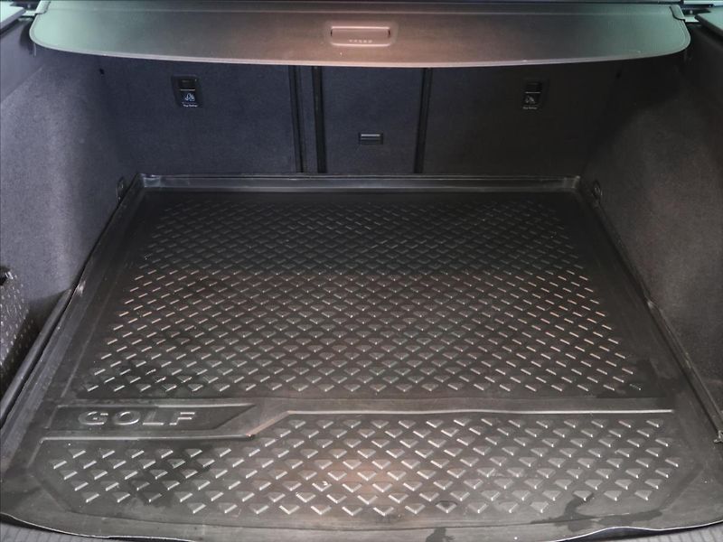 Volkswagen Golf 1,4 TSI 1.majitel - fotka 8 z 33