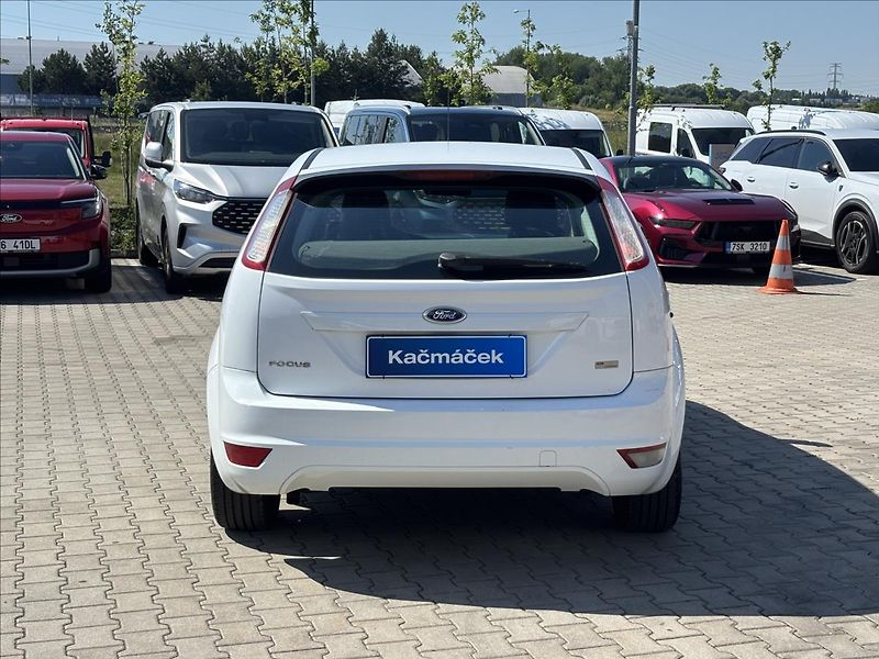 Ford Focus 1,6 Duratec Ti-VCT 74kW Trend - fotka 4 z 20