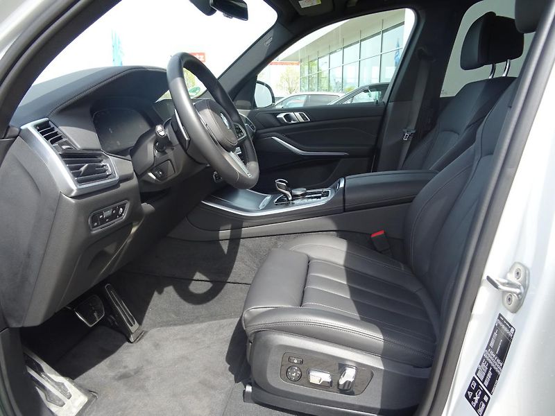 BMW X5 xDrive30d - fotka 2 z 7