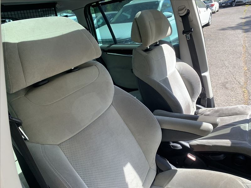 Citroën C4 Picasso 1,6 HDI AUTOMAT,EXCLUSIV,7.MÍS - fotka 15 z 21