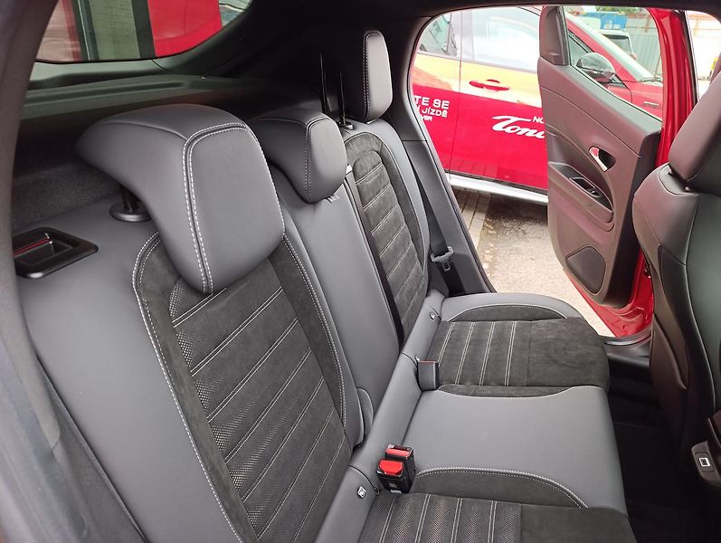 Alfa Romeo Junior (2026) Sport Speciale 1.2 Turbo Hybr. - fotka 20 z 34