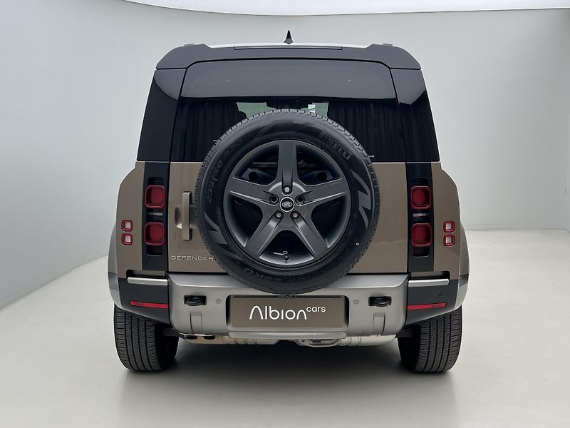 Land Rover Defender 110 D300 AWD X-DYNAMIC SE AUT - fotka 11 z 45