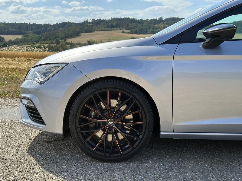 Seat Leon 2,0 TSI Cupra 221kW 4Drive DSG - fotka 9 z 32