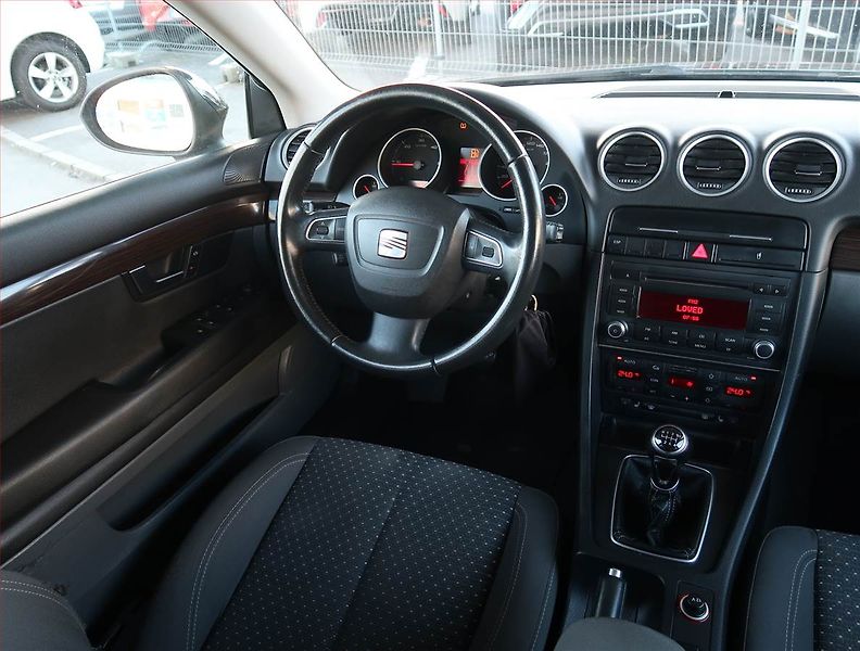 Seat Exeo (2010) 2.0 TDI, Serv.kniha, Xenony - fotka 7 z 18