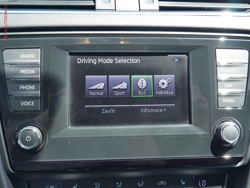 Škoda Octavia (2014) 2.0 TDi, RS, navi, xenon - fotka 14 z 25