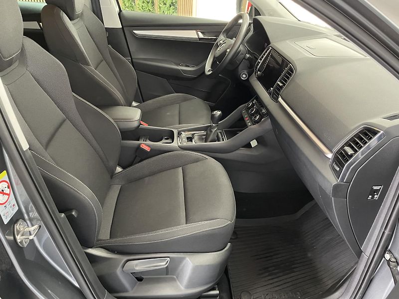 Škoda Karoq 1.5 TSi ČR 1.MAJ 6M REZERVACE  - fotka 14 z 31