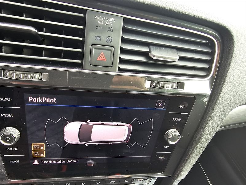 Volkswagen Golf VII 1,5TSi DSG Comfortline - fotka 43 z 43