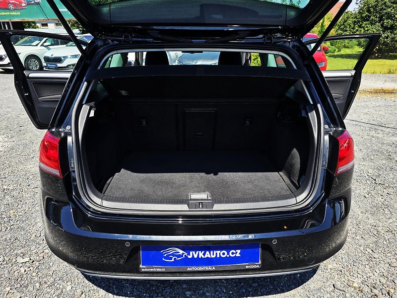 Volkswagen Golf 1.2TSI 63 KW CUP  - fotka 15 z 20