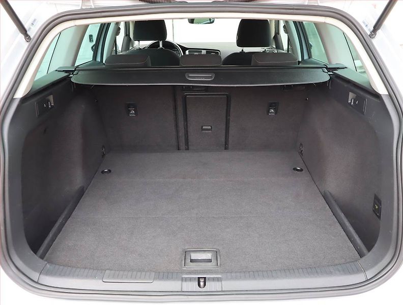 Volkswagen Golf (2017) R-Line 2.0 TDI, Automat, Navi - fotka 14 z 19