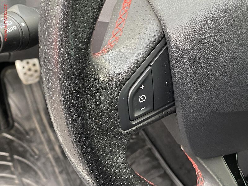 Renault Mégane (2014) 2.0 T, GT, navi, kamera - fotka 15 z 20