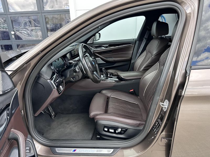 BMW Řada 5 M550d xDrive - fotka 9 z 33
