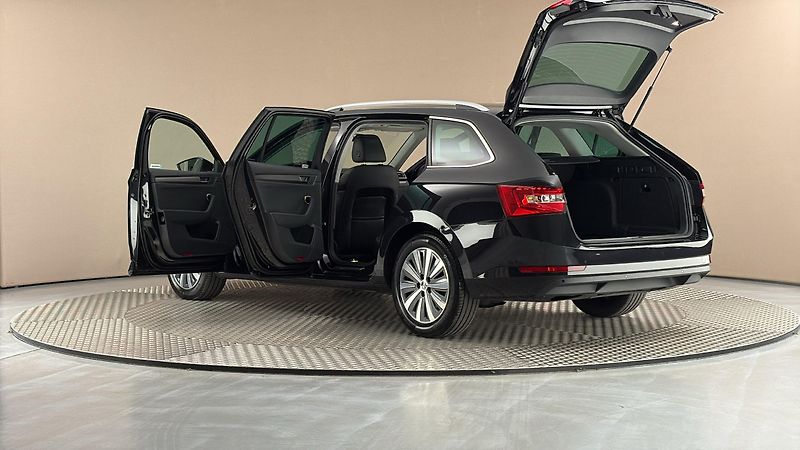 Škoda Superb 2.0 TDI DSG Style Combi - fotka 7 z 27