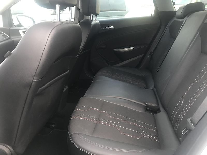 Opel Astra 1.4i 74 KW,KLIMA ,TEMPOMAT.... - fotka 9 z 17