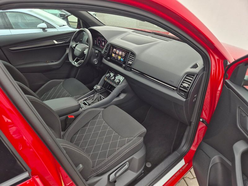 Škoda Karoq (2025) Sportline 1.5TSi 110kW 7°autom - fotka 18 z 31