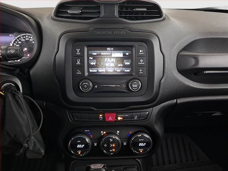 Jeep Renegade (2017) 1.4 MultiAir, Automat - fotka 12 z 19