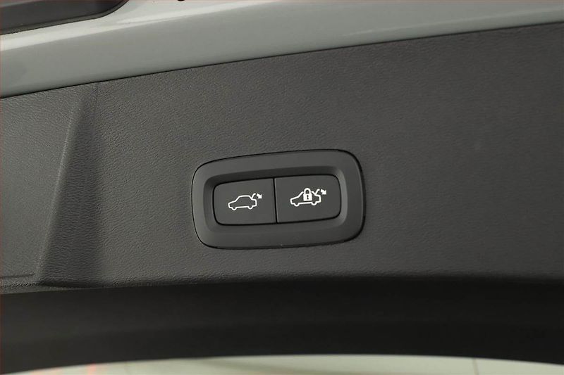 Volvo XC40 (2023) B3 - fotka 17 z 17