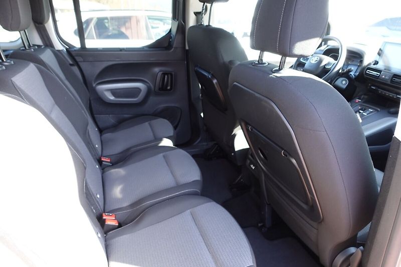 Toyota ProAce City Verso 1.5 D4-D 130 - 8 AT Family 7S - fotka 13 z 33