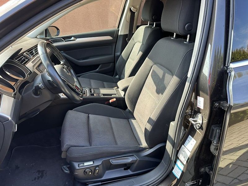 Volkswagen Passat 2.0 TDi 110kW - fotka 13 z 24