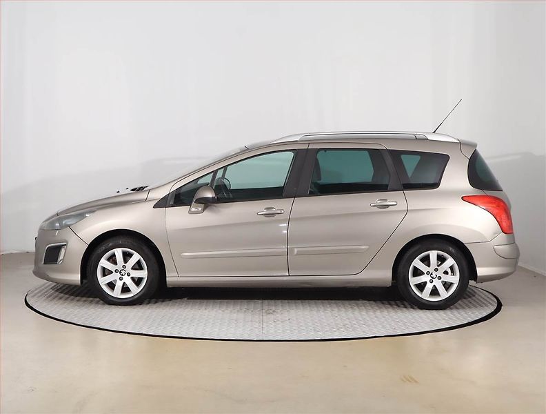 Peugeot 308 (2011) 1.6 HDi, 7 míst, Eko.zaplacen - fotka 3 z 25