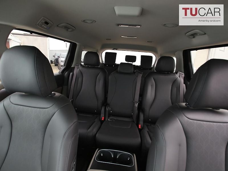 Kia Carnival (2025) 3.5 V6 Benzín Automat 8 Míst  - fotka 29 z 45