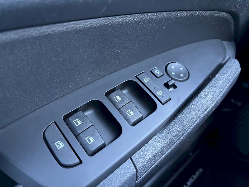 Kia Sportage (2022) 1.6 T-GDI 110kW - fotka 10 z 35