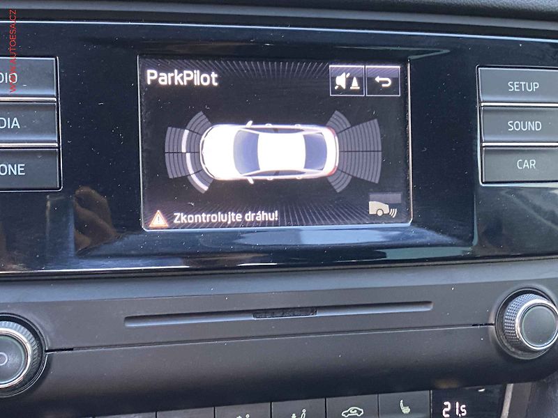 Škoda Octavia (2016) 1.6 TDi, ČR, Style, park - fotka 17 z 18