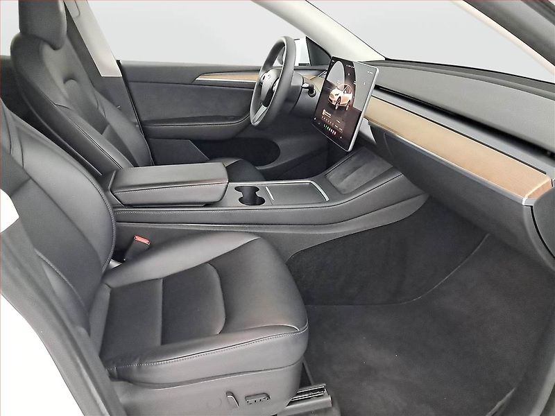 Tesla Model Y (2022) Long Range AWD 79kWh, SoH 92% - fotka 9 z 21