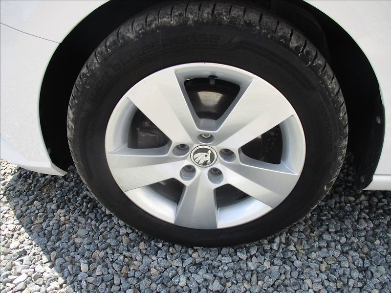 Škoda Fabia 1,0 TSI, klima,servis,DPH,CZ, - fotka 26 z 30