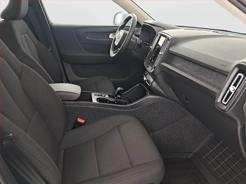 Volvo XC40 (2026) Plus B3 - fotka 9 z 20