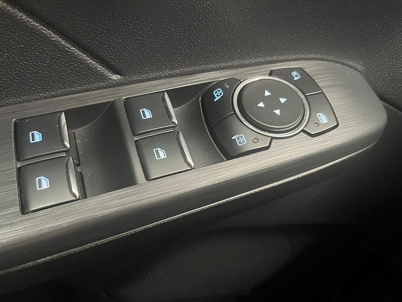 Ford Kuga 2,0 EB  140 kW AWD Titanium - fotka 23 z 58