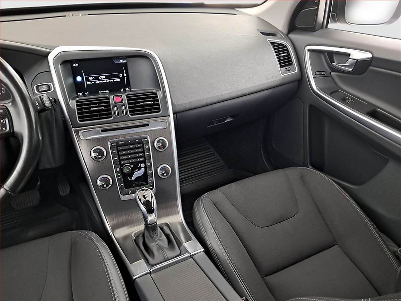 Volvo XC60 (2015) D4 AWD, 4X4, Automat - fotka 8 z 21