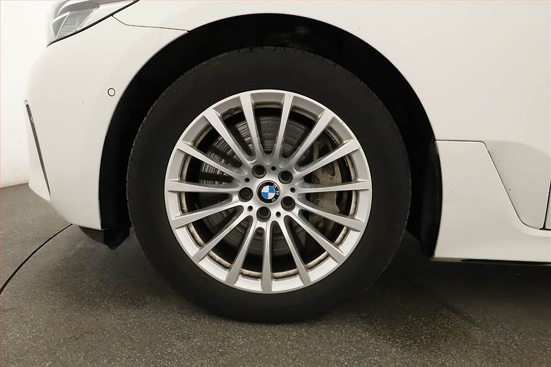 BMW Řada 6 (2022) 640i xDrive GT - fotka 12 z 20
