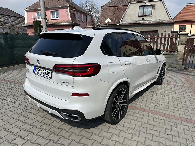 BMW X5 3,0 xDrive 30d M-SPORT LASER - fotka 3 z 38