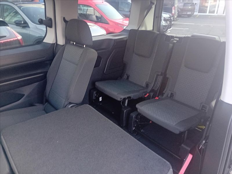 Ford Tourneo Connect (2025) 1,5 PHEV  Grand Titanium - fotka 3 z 11